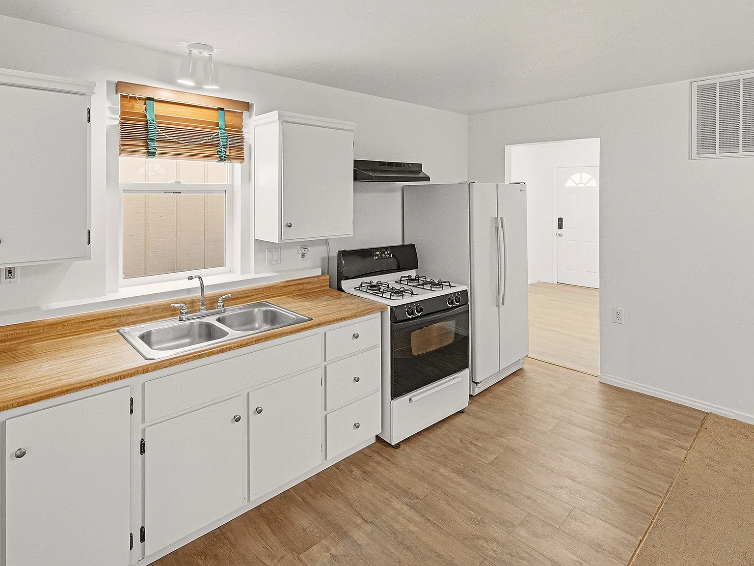 2 bed, 650 sqft, $1,400 — Photo 2