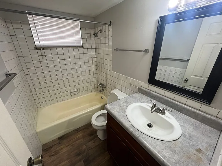 2613 W Wardcliffe Dr — Photo 4