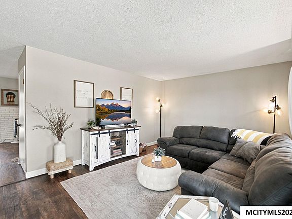 3rd image of 7 Parkwood Pl