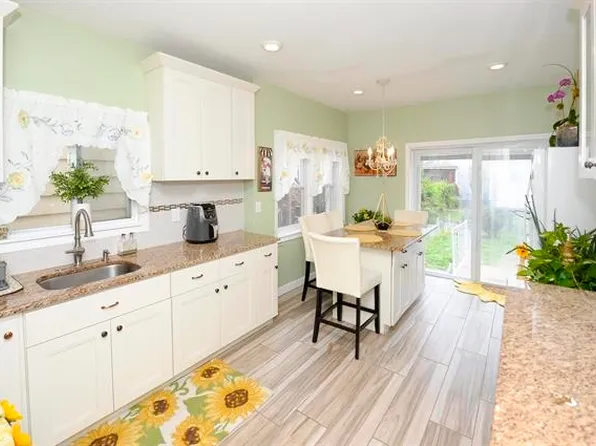 88 W 53rd St, Bayonne, NJ 07002