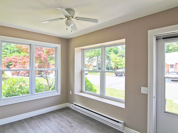 Front Entry Rm/Porch/Office