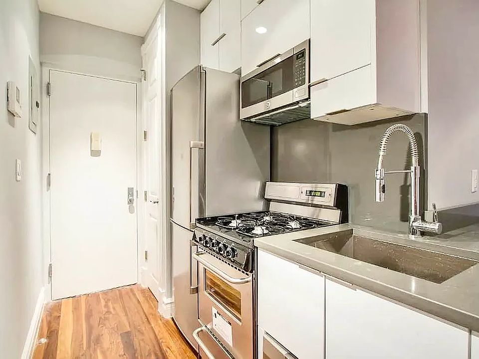 2nd image of 1590 Lexington Ave APT 6