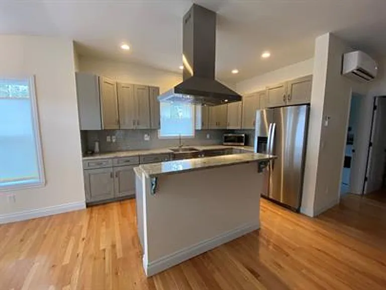 731 N Bay Ave SE — Photo 12