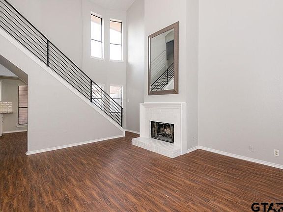 4th image of 5917 Hollytree Dr