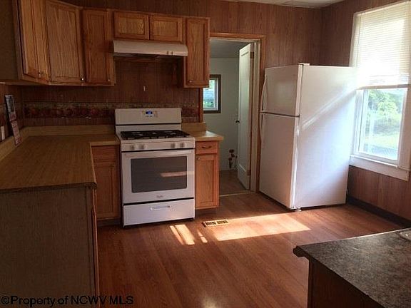 4th image of 7 Zeno St
