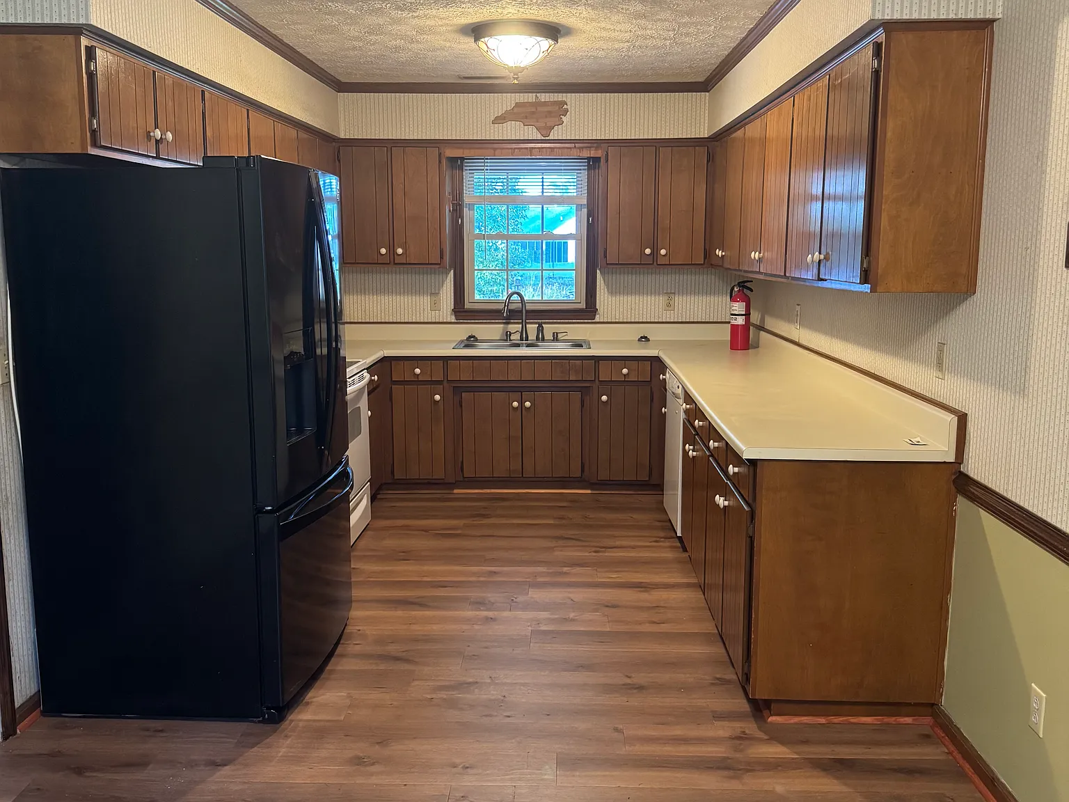4 bed, 1695 sqft, $1,900 — Photo 3