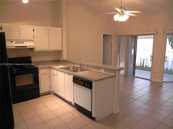 5th image of 862 NW 99th Ave #0