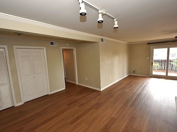 3rd image of 925 Cleveland St Unit 23