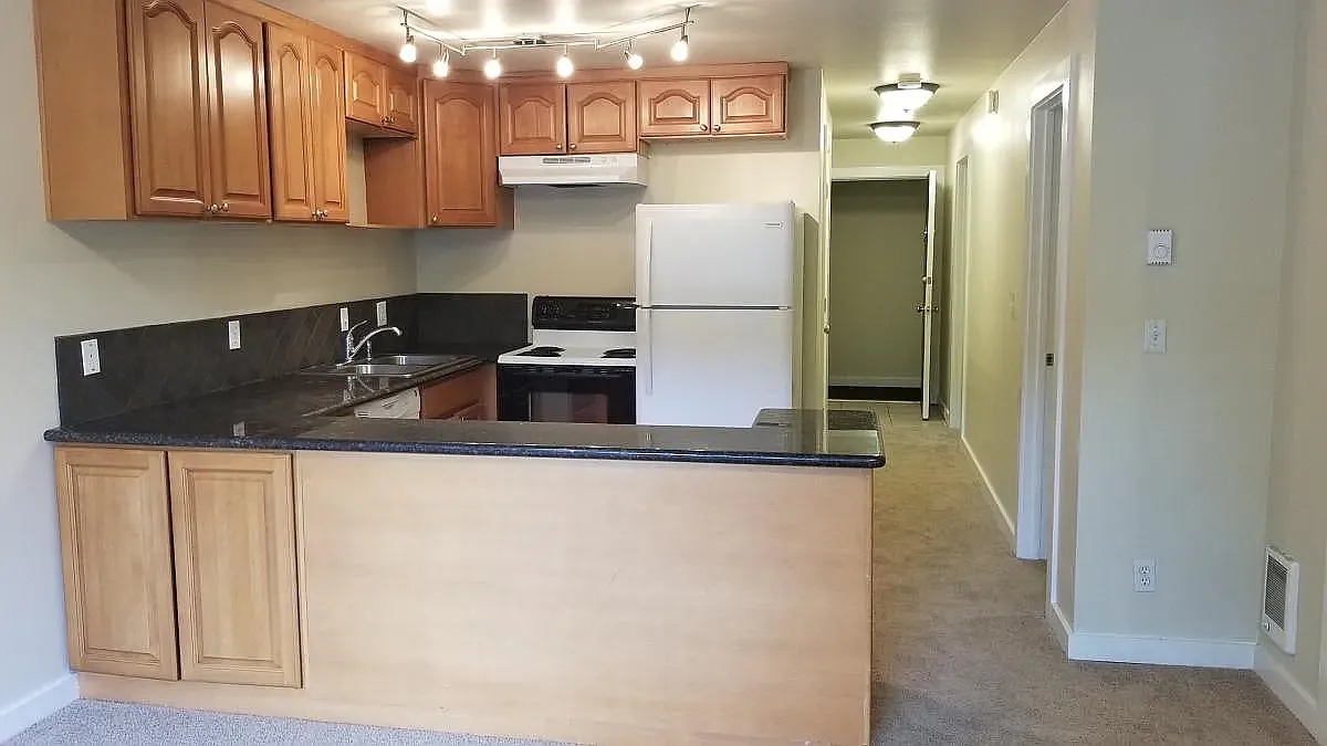 3 bed, 1300 sqft, $3,750 — Photo 2