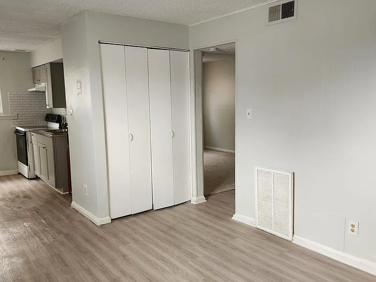 2815 Parallel Pkwy #1 — Photo 6