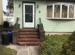 9 E Raleigh Ave, Staten Island, NY 10310