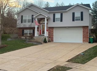 332 Winter Lake Ct, Fenton, MO 63026