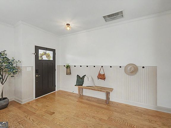 5th image of 13 Woodland Cv NW