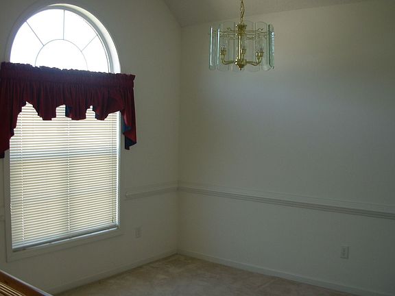Dining Room w/Chair Rail Molding
