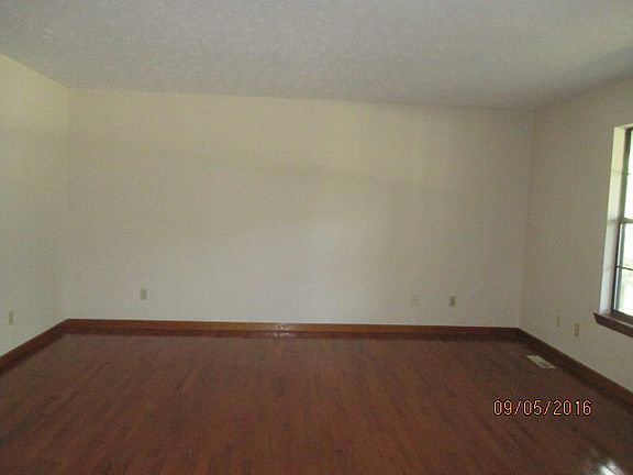 2nd image of 305 Blue Bird Ln