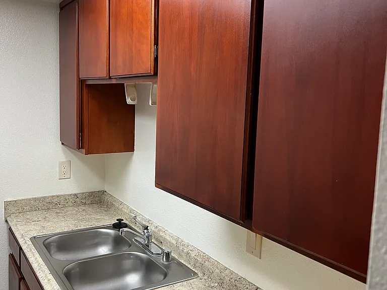1371 Loma Ave — Photo 18