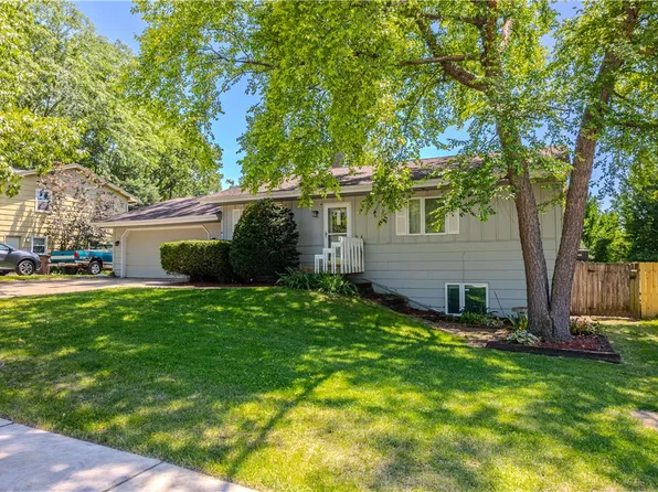 4467 Independence Dr, Pleasant Hill, IA 50327