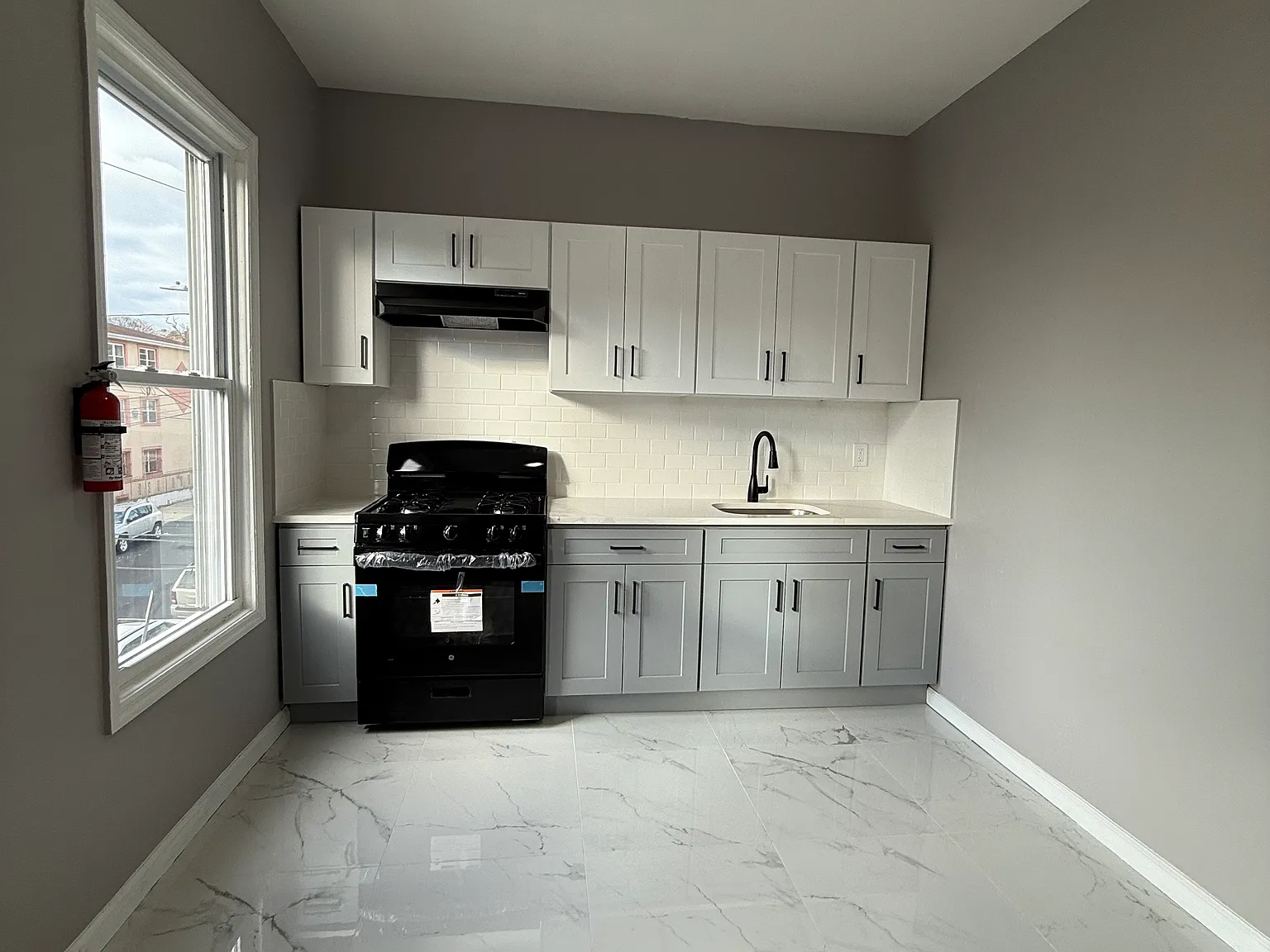 582 Broadway — Photo 3