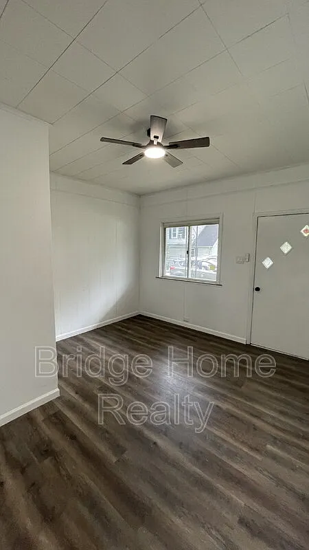2 bed, 1.0 bath, $1,130 — Photo 2