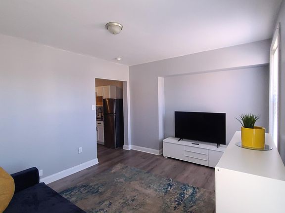 2nd image of 891 Belmont Ave #2