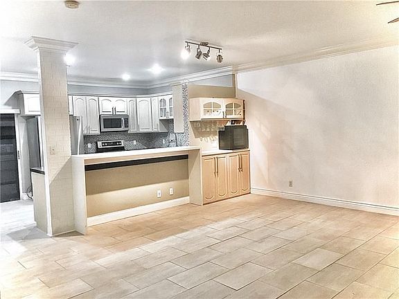 5th image of 8798 NW 35th St
