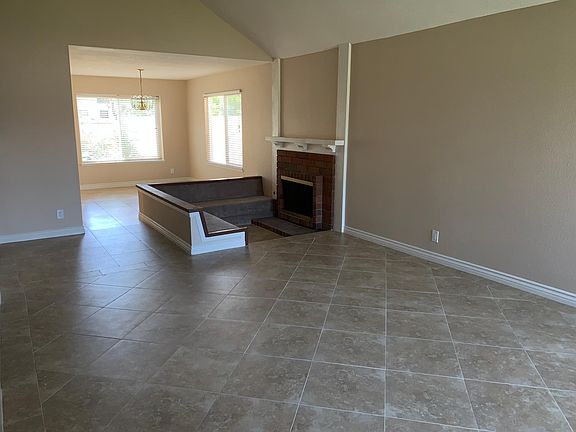 LIVING/DINNING ROOMS