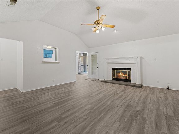 5th image of 1105 Lakeview Dr