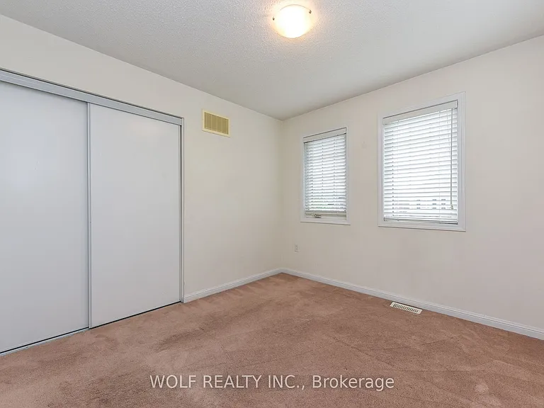 449 Tyrone Cres — Photo 18