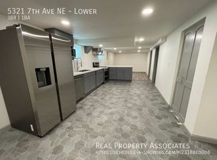 5321 7th Ave NE, Seattle, WA 98105