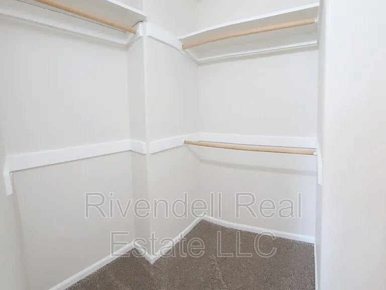 2044 Oakcrest Cir — Photo 8