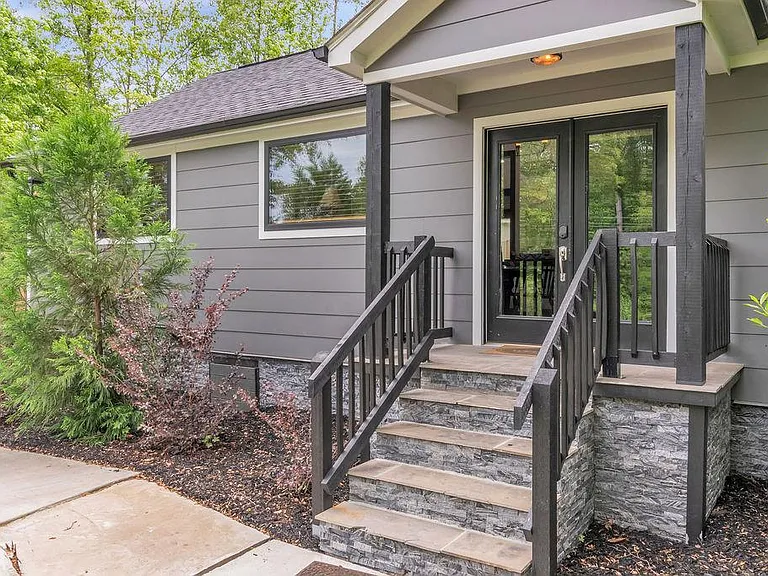 1303 Grove Rd — Photo 15