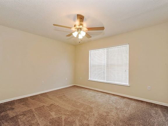 3rd image of 12810 Lake Vista Dr