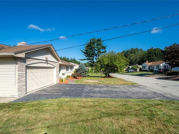 3rd image of 33 Baldwin Orchard Dr