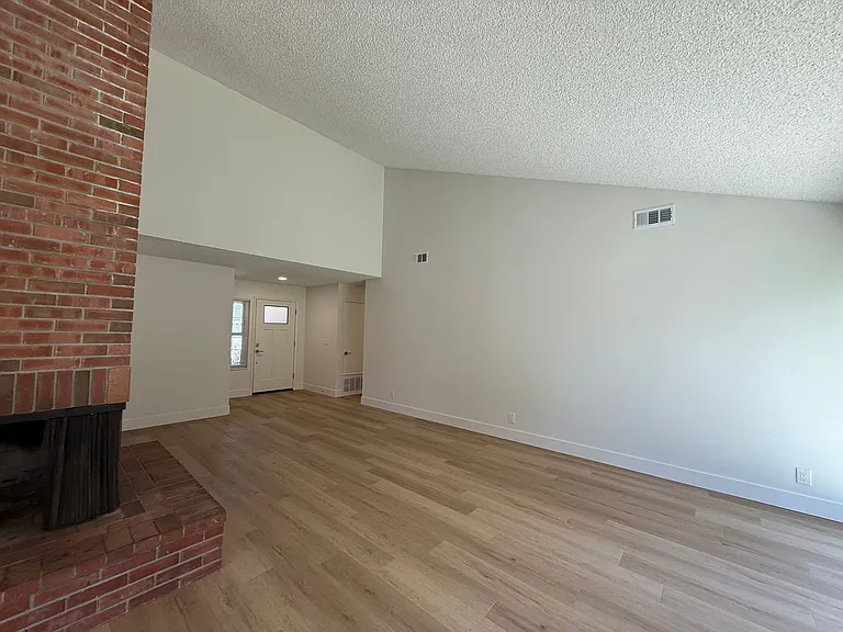 1120 Village Dr — Photo 10