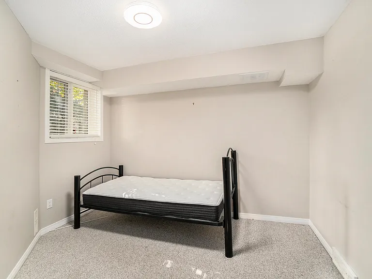 249 Clarence St — Photo 11