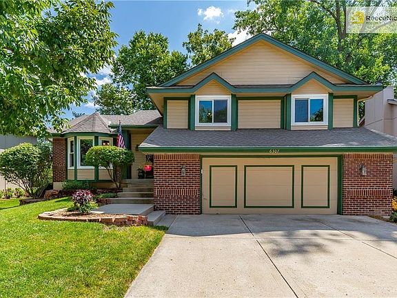 New Roof, New Thermo King Windows, Oversized 2-Car Garage, Flat West Facing Driveway