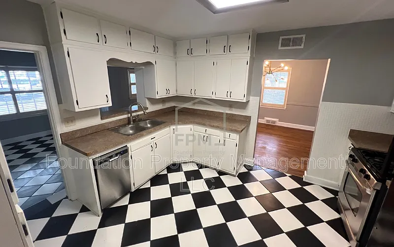 3 bed, 1.0 bath, 1542 sqft, $1,595 — Photo 4