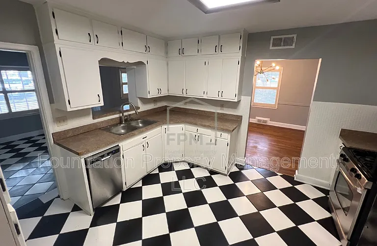 252 E Edwin Cir — Photo 4
