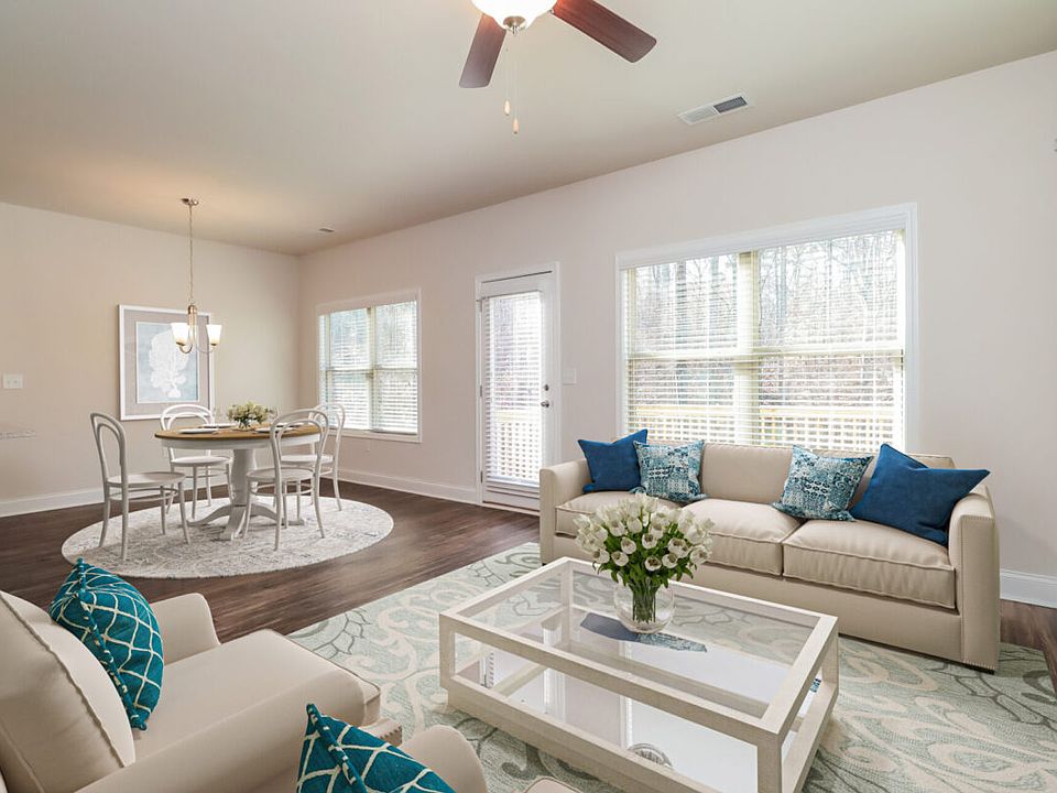 004-photo-living-room-10196492