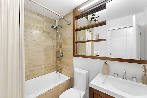 Bathroom, photo 1
