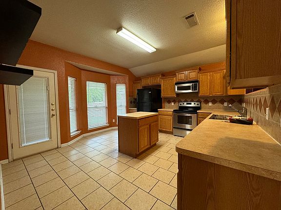 4th image of 2110 Flagstaff Dr