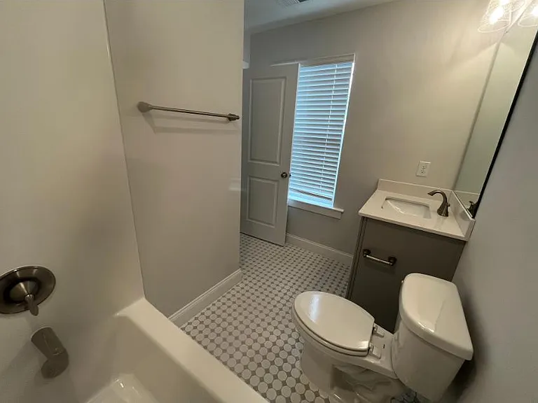 330 Old Grove Ln — Photo 6