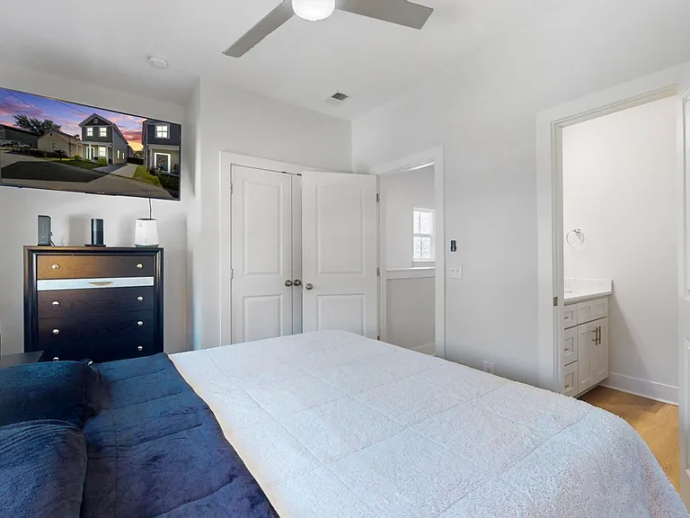 2045 Arbutus Ave — Photo 12