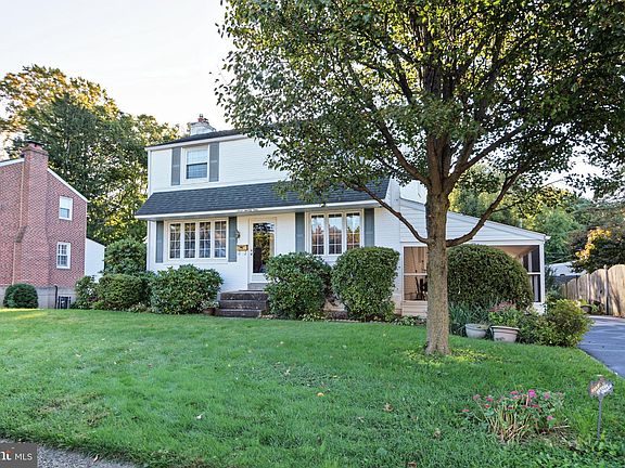 3rd image of 321 Yarnall Dr