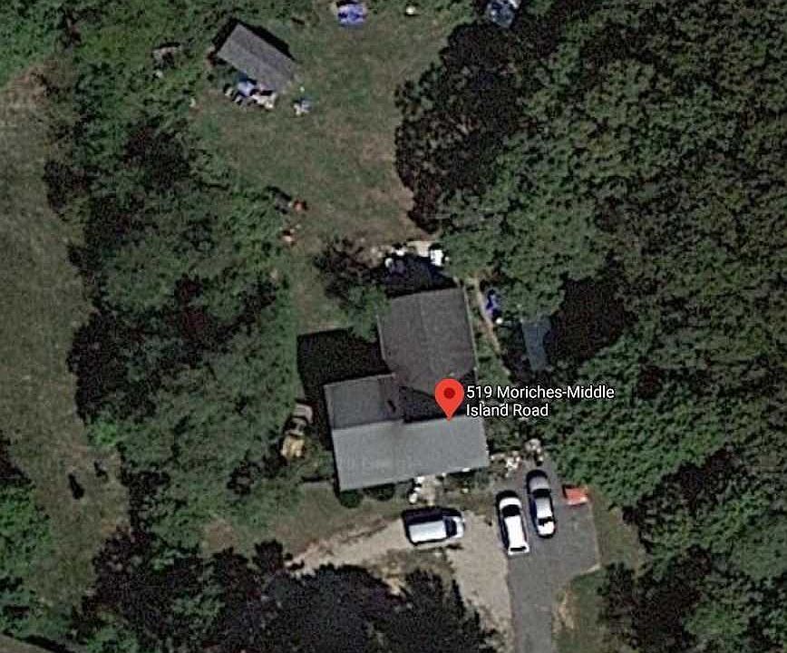 2nd image of 519 Moriches Middle Island Rd