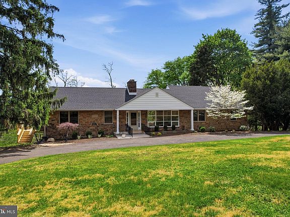4th image of 8618 Caroline Dr