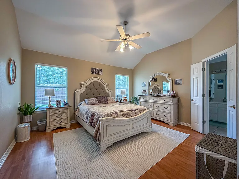 920 Carousel Dr — Photo 13