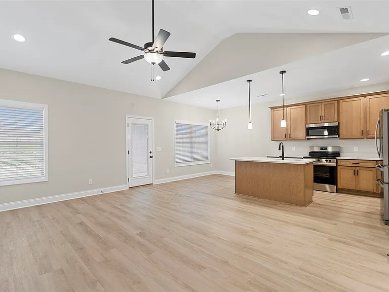 1156 Shallowford St — Photo 4