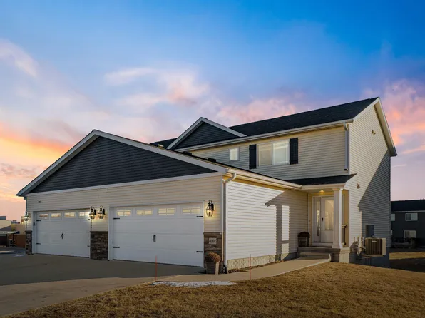4007 Sarah Dr, Waterloo, IA 50702