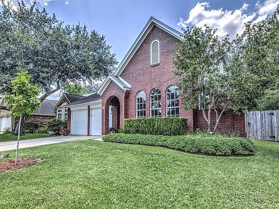 3rd image of 1631 Dogwood Brook Trl